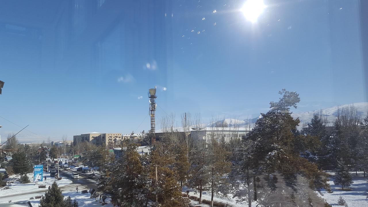 Apartment In The Karakol Heart ภายนอก รูปภาพ